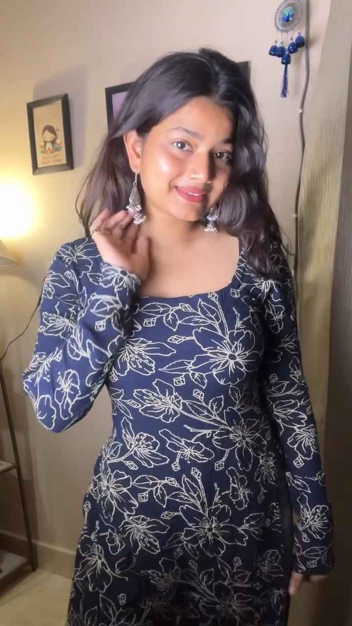 Long-sleeved, flared kurti