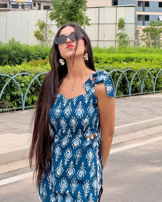Chic Blue Printed Sleeveless Dress with Shoulder Tie