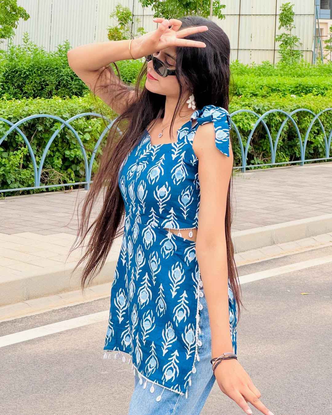 Chic Blue Printed Sleeveless Dress with Shoulder Tie